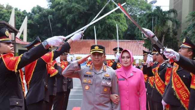 Kombes Ade Ary Syam Indradi saat acara pisah sambut sebagai Kapolres Metro Jakarta Selatan, Rabu (17/1/2023). [Dok. Polri]